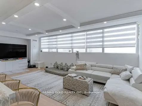 3700 Kaneff Crescent Mississauga ON L5A 4B8