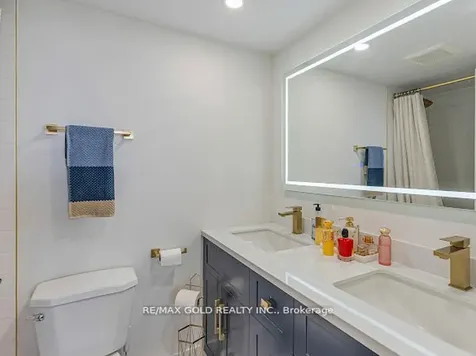 3700 Kaneff Crescent Mississauga ON L5A 4B8