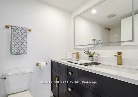 3700 Kaneff Crescent Mississauga ON L5A 4B8