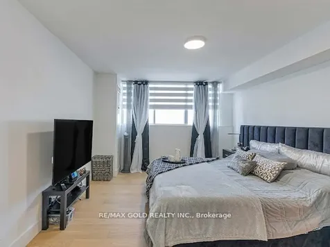 3700 Kaneff Crescent Mississauga ON L5A 4B8