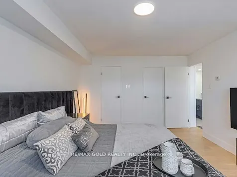 3700 Kaneff Crescent Mississauga ON L5A 4B8