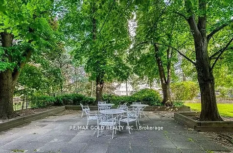 3700 Kaneff Crescent Mississauga ON L5A 4B8