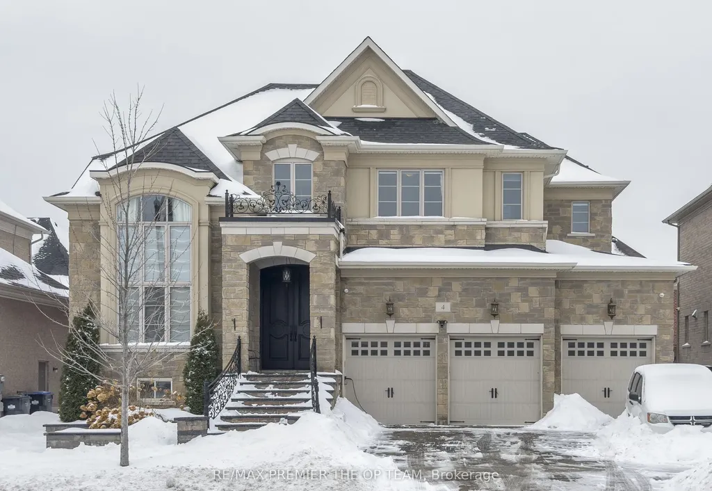 4 John Carroll Drive Brampton ON L6P 4K5