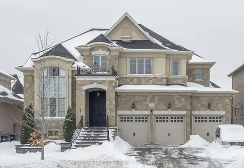 4 John Carroll Drive Brampton ON L6P 4K5