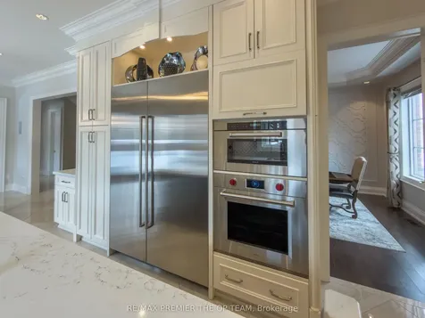 4 John Carroll Drive Brampton ON L6P 4K5