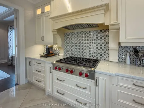 4 John Carroll Drive Brampton ON L6P 4K5