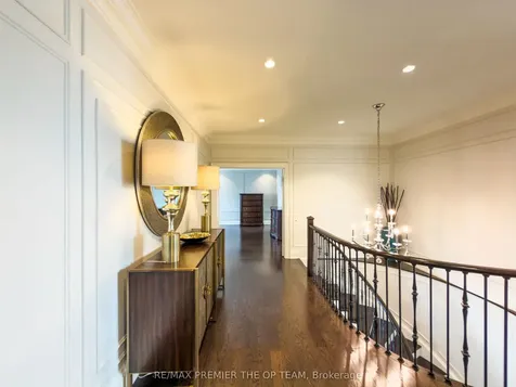 4 John Carroll Drive Brampton ON L6P 4K5