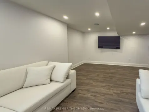 4 John Carroll Drive Brampton ON L6P 4K5