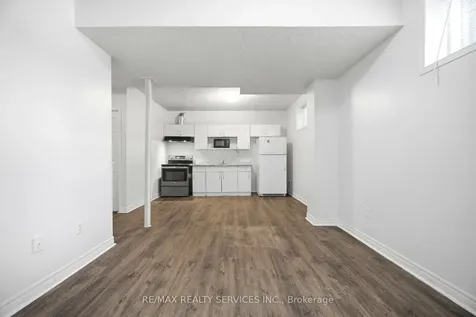 23 Wandering Trail Drive Brampton ON L7A 1T5