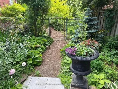 32 Wellington Street E Brampton ON L6W 1Y4