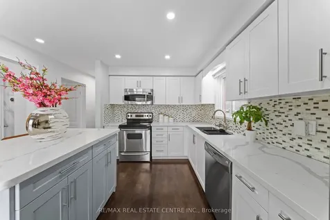 19 Jaffa Drive Brampton ON L6S 4C7