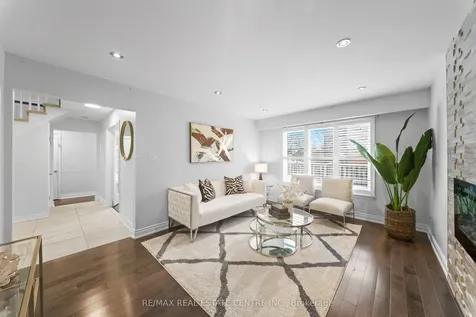 19 Jaffa Drive Brampton ON L6S 4C7