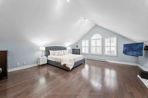 19 Jaffa Drive Brampton ON L6S 4C7