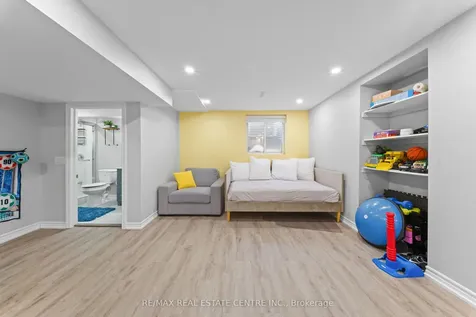 19 Jaffa Drive Brampton ON L6S 4C7