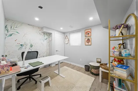 19 Jaffa Drive Brampton ON L6S 4C7