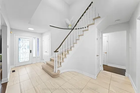 19 Jaffa Drive Brampton ON L6S 4C7