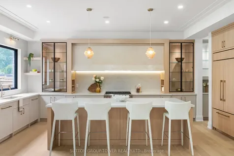 121 Edgecroft Road Toronto ON M8Z 2C2