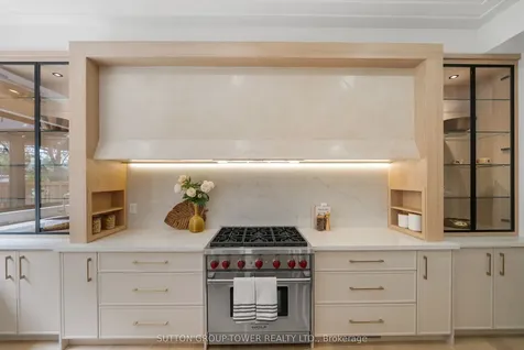 121 Edgecroft Road Toronto ON M8Z 2C2