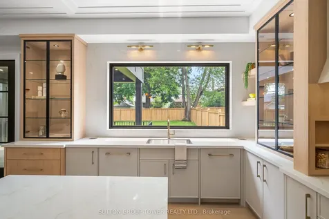 121 Edgecroft Road Toronto ON M8Z 2C2