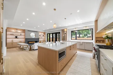 121 Edgecroft Road Toronto ON M8Z 2C2