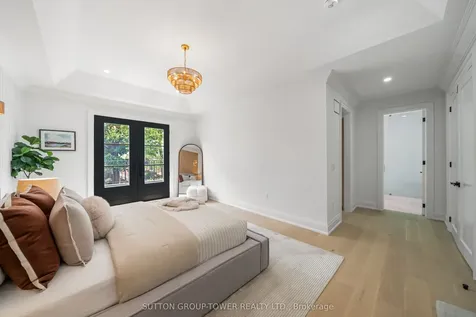 121 Edgecroft Road Toronto ON M8Z 2C2