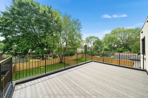 121 Edgecroft Road Toronto ON M8Z 2C2