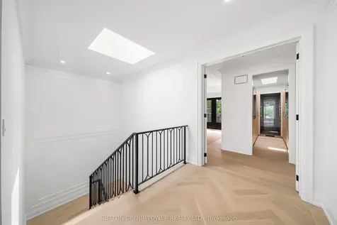 121 Edgecroft Road Toronto ON M8Z 2C2