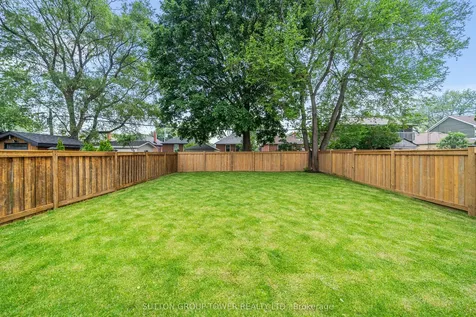 121 Edgecroft Road Toronto ON M8Z 2C2