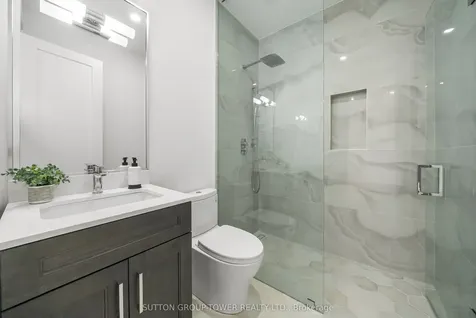 121 Edgecroft Road Toronto ON M8Z 2C2