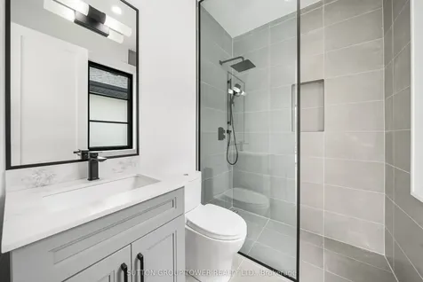 121 Edgecroft Road Toronto ON M8Z 2C2