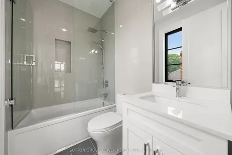 121 Edgecroft Road Toronto ON M8Z 2C2