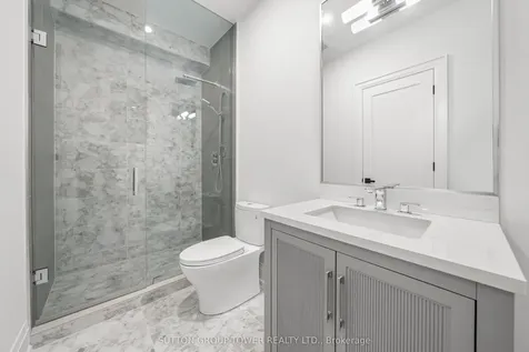 121 Edgecroft Road Toronto ON M8Z 2C2