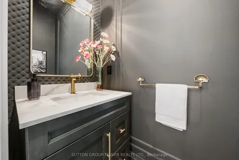 121 Edgecroft Road Toronto ON M8Z 2C2
