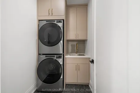 121 Edgecroft Road Toronto ON M8Z 2C2