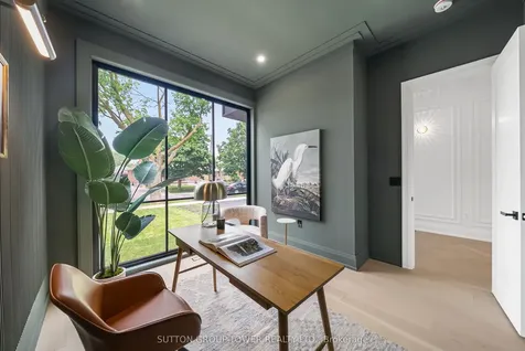 121 Edgecroft Road Toronto ON M8Z 2C2