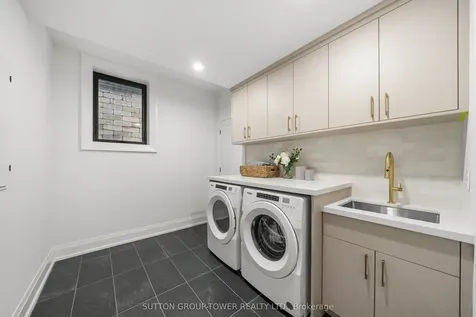 121 Edgecroft Road Toronto ON M8Z 2C2