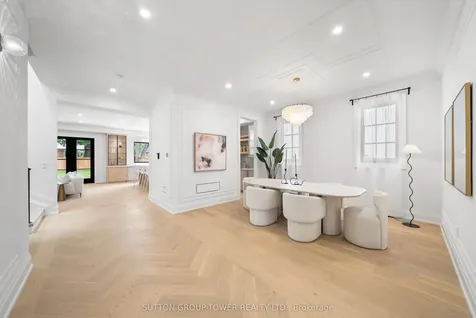 121 Edgecroft Road Toronto ON M8Z 2C2
