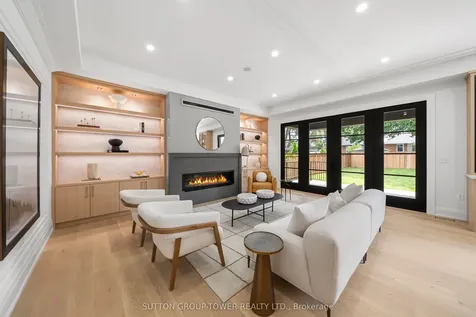 121 Edgecroft Road Toronto ON M8Z 2C2