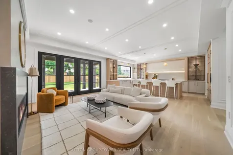 121 Edgecroft Road Toronto ON M8Z 2C2