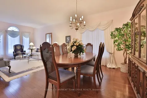 2182 Turnberry Road Burlington ON L7M 4P9