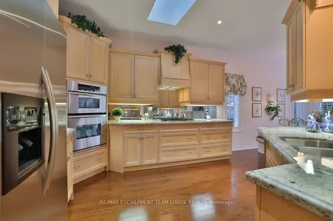 2182 Turnberry Road Burlington ON L7M 4P9