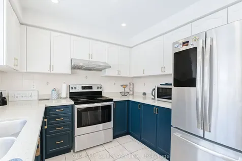 129 Sugarhill Drive Brampton ON L7A 3X4