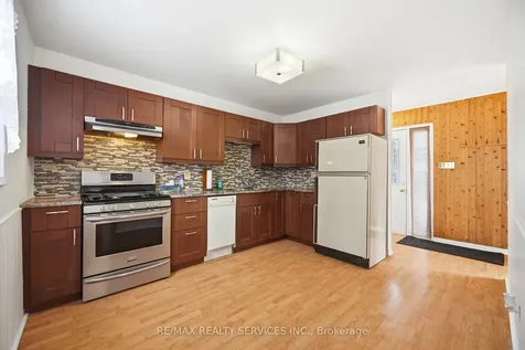 4 Huntington Court Brampton ON L6S 1S4