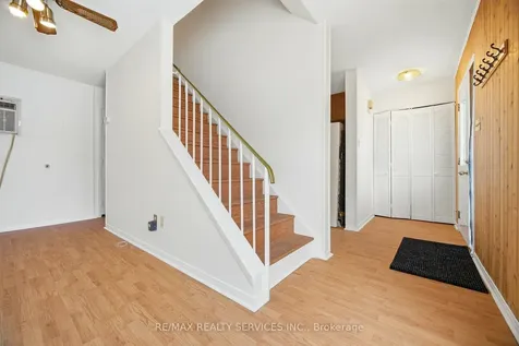 4 Huntington Court Brampton ON L6S 1S4