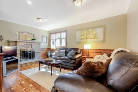 716 Cameron Court Mississauga ON L5C 3B9