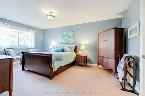 716 Cameron Court Mississauga ON L5C 3B9