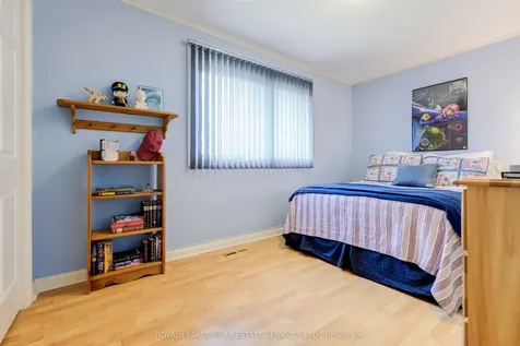 716 Cameron Court Mississauga ON L5C 3B9