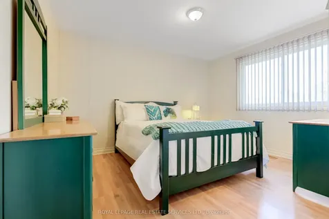 716 Cameron Court Mississauga ON L5C 3B9
