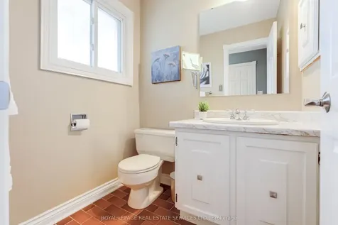 716 Cameron Court Mississauga ON L5C 3B9