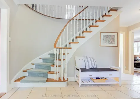 716 Cameron Court Mississauga ON L5C 3B9